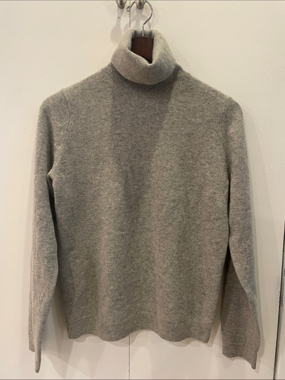 Uniqlo cashmere turtleneck size M